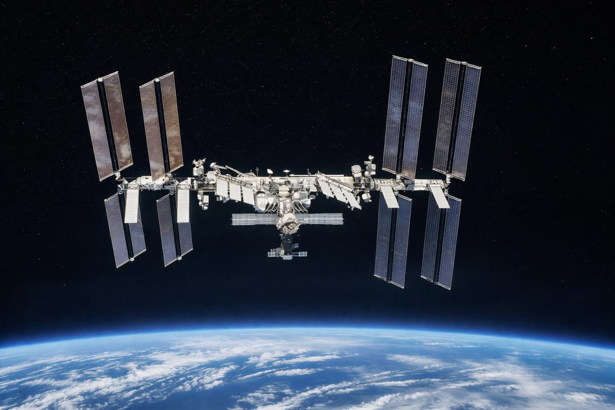 Астронавти на МКС